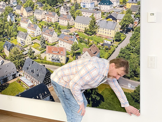 Einspannen des Motivs in den Rahmen.
